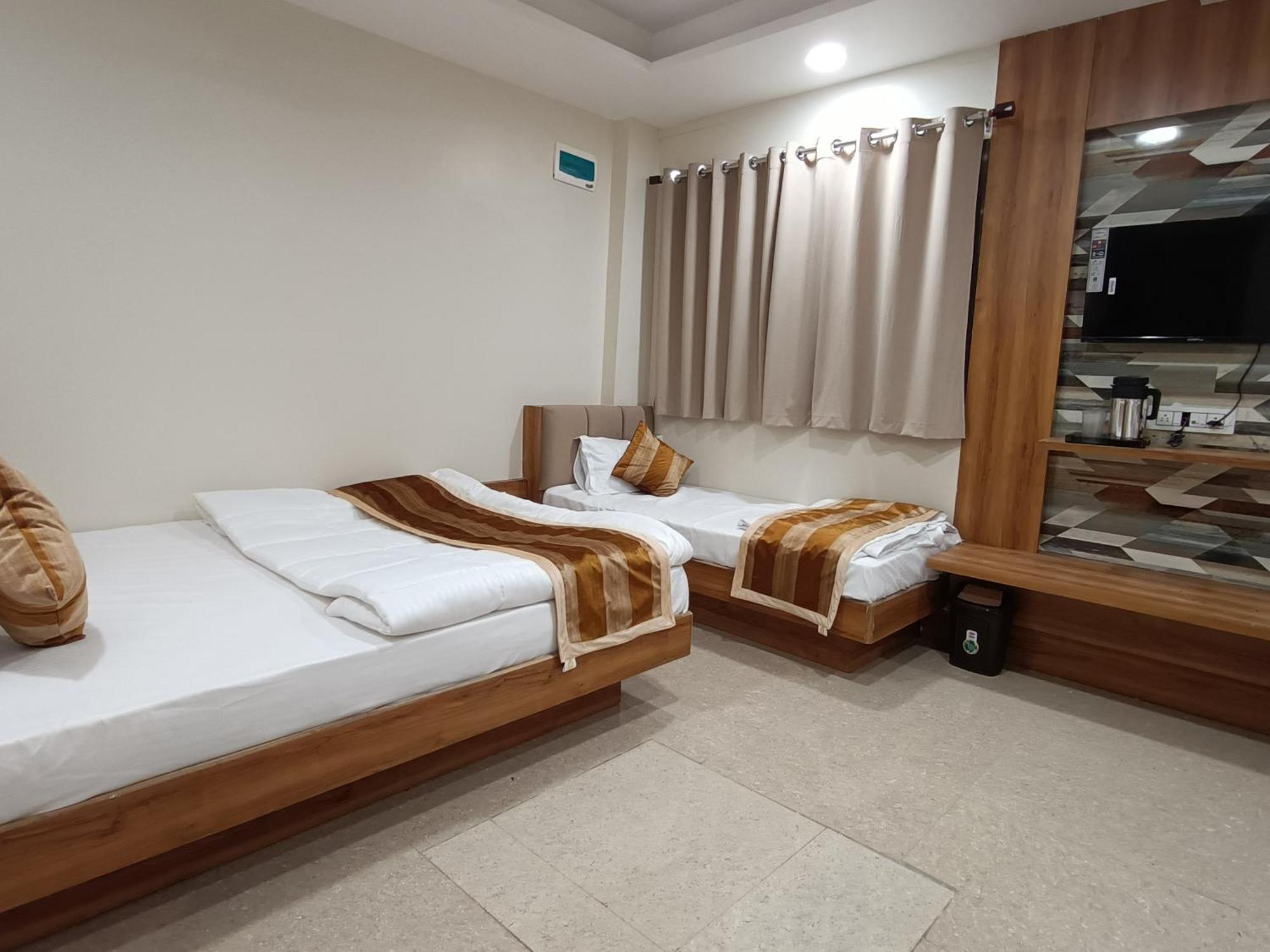 Shree Shyamraj Hotel Ujjain Exterior photo